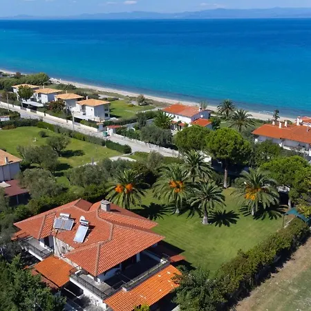 Villa Delta - 5 Bdrms, 2 Min Walk To Mamalouka, Blue Carpet *