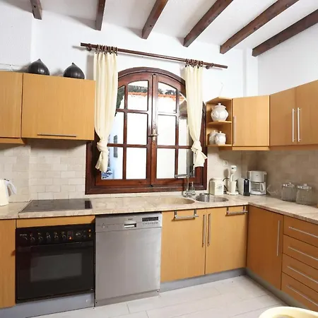 Delta - 5 Bdrms, 2 Min Walk To Mamalouka, Blue Carpet Villa Pefkochori