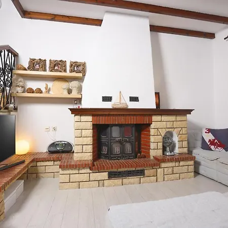 Villa Delta - 5 Bdrms, 2 Min Walk To Mamalouka, Blue Carpet Pefkochori