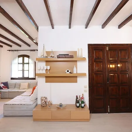 Delta - 5 Bdrms, 2 Min Walk To Mamalouka, Blue Carpet Villa Pefkochori