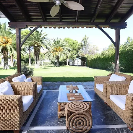 Delta - 5 Bdrms, 2 Min Walk To Mamalouka, Blue Carpet Villa Pefkochori